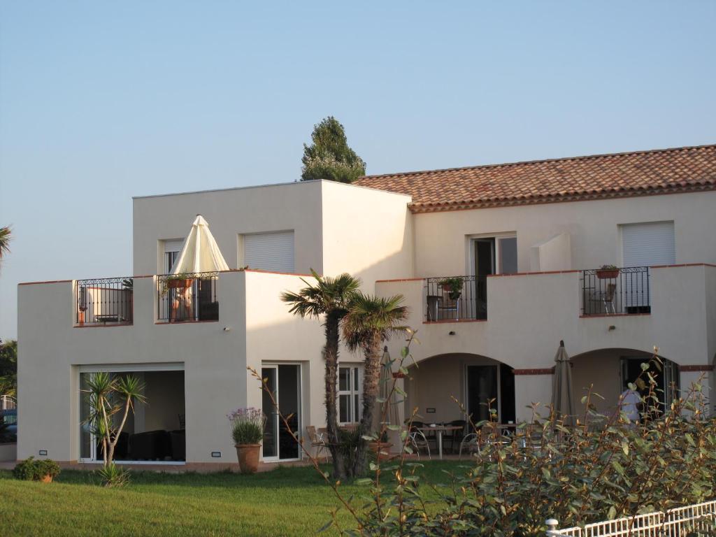 De La Pyramide Hotel 3*