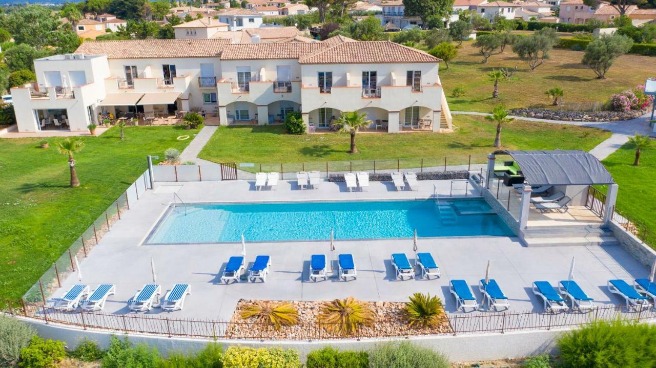 De La Pyramide Hotel